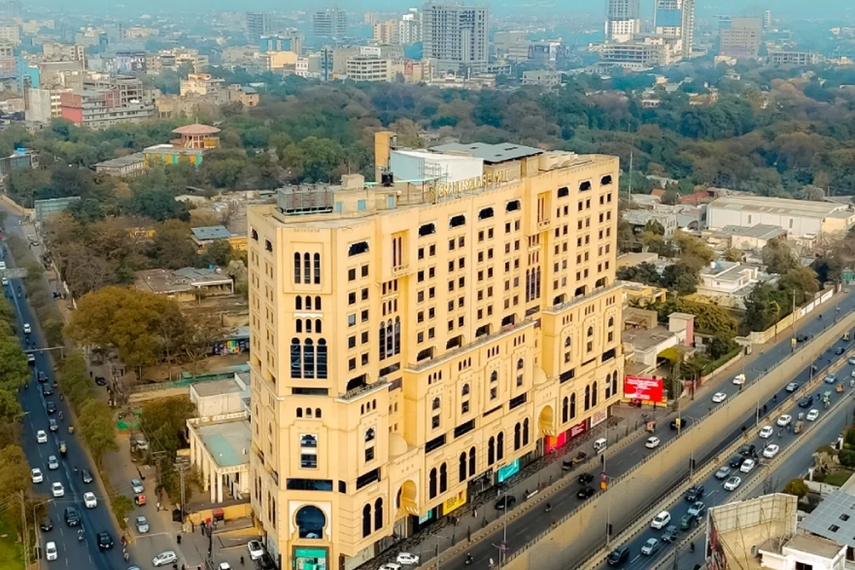 Grand Square Mall, Main Boulevard, Gulberg III