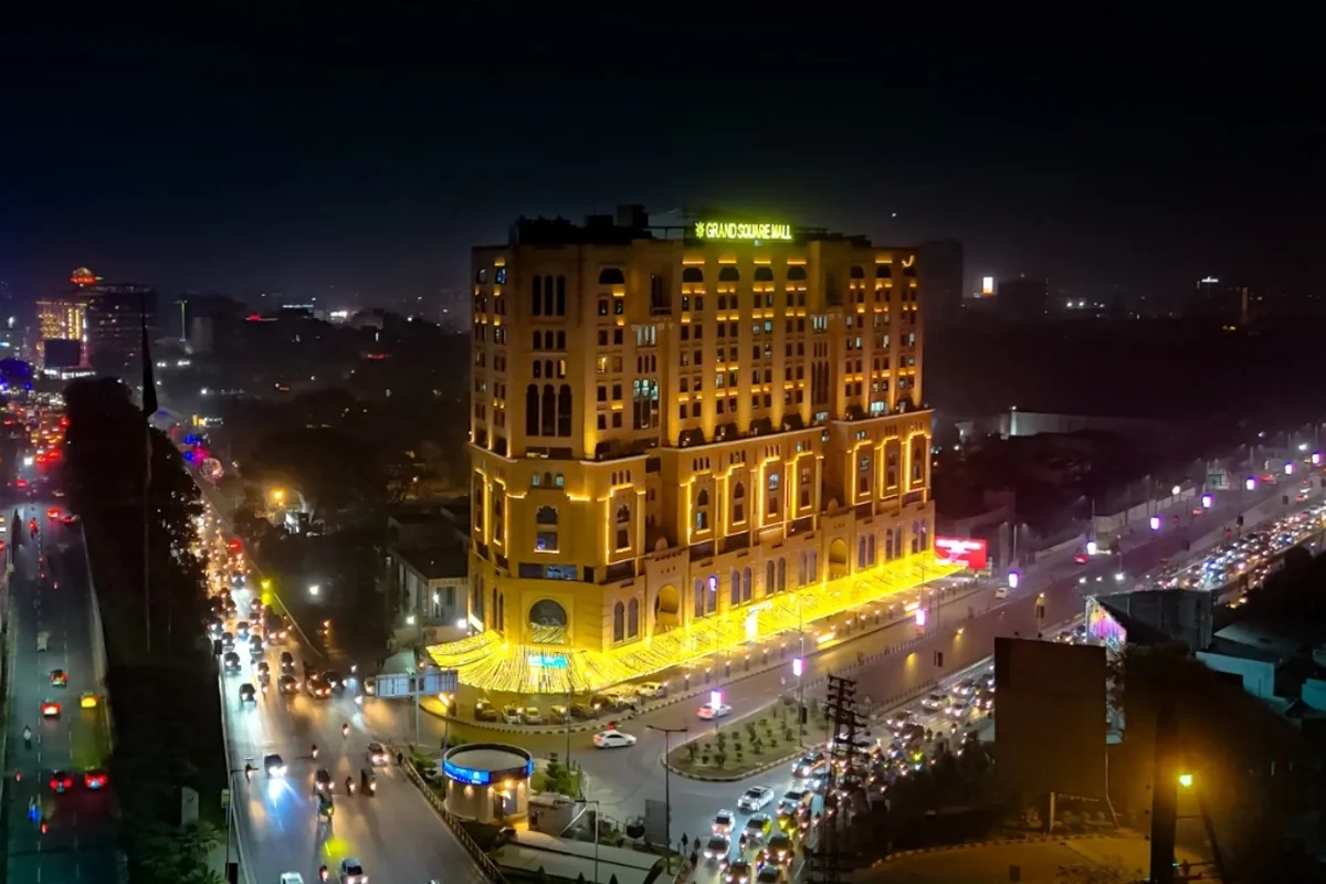 Grand Square Mall, Main Boulevard